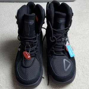 NEW BALANCE WATERPROOF BOOTS SIZE 10 NEW W/TAGS